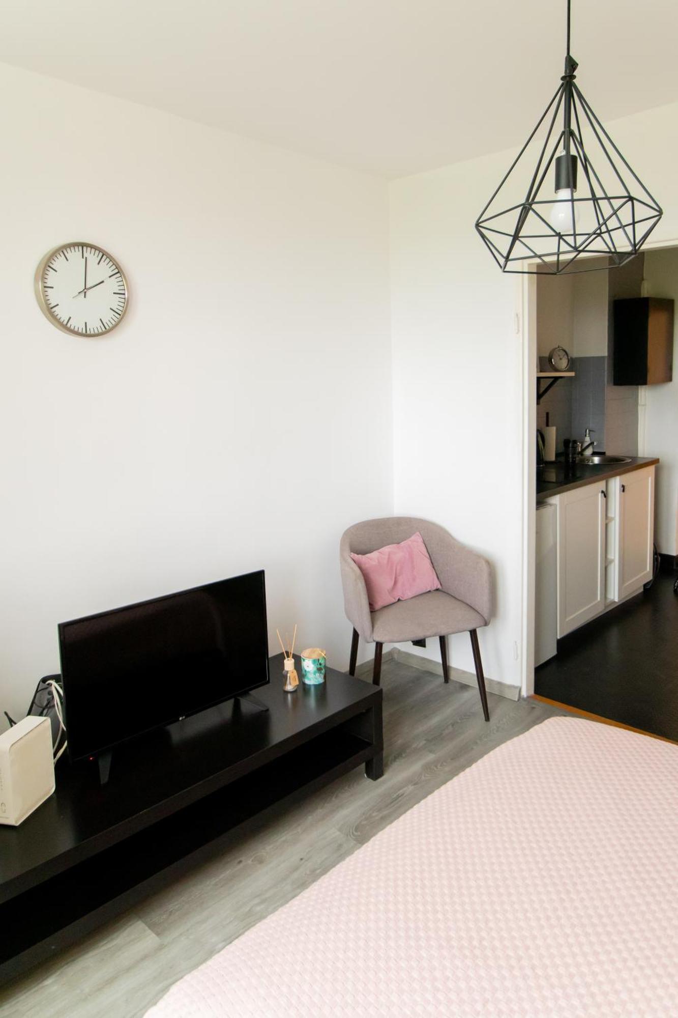 ורשה Piotrapartments - Daleka Cozy Train&Airport Apartment מראה חיצוני תמונה