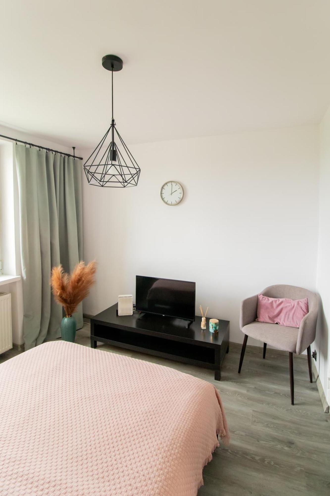 ורשה Piotrapartments - Daleka Cozy Train&Airport Apartment מראה חיצוני תמונה