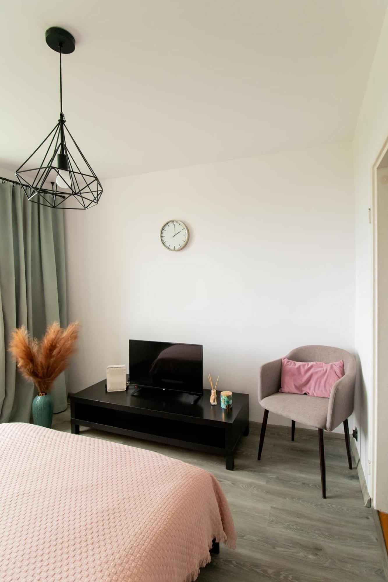 ורשה Piotrapartments - Daleka Cozy Train&Airport Apartment מראה חיצוני תמונה