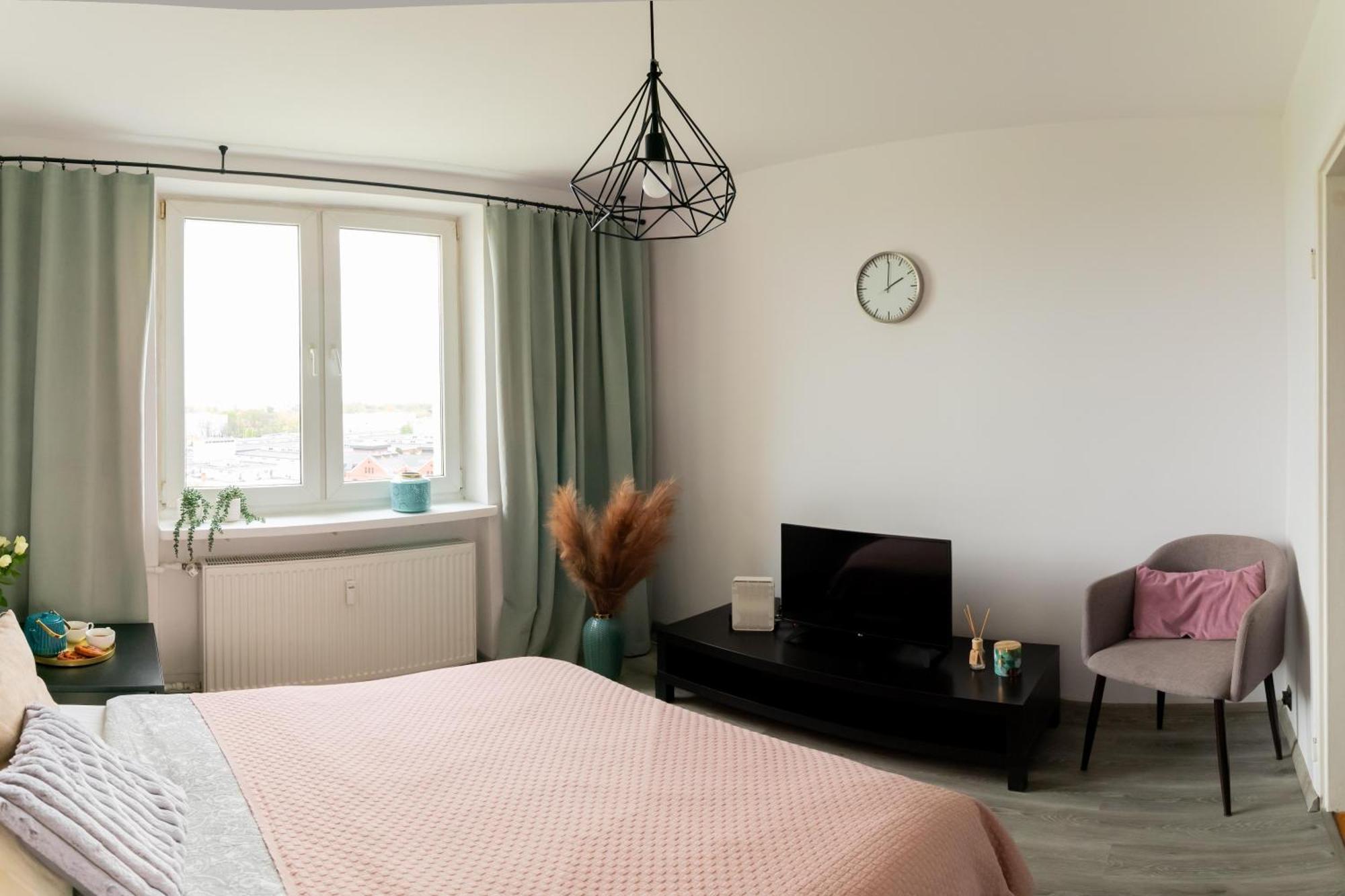 ורשה Piotrapartments - Daleka Cozy Train&Airport Apartment מראה חיצוני תמונה