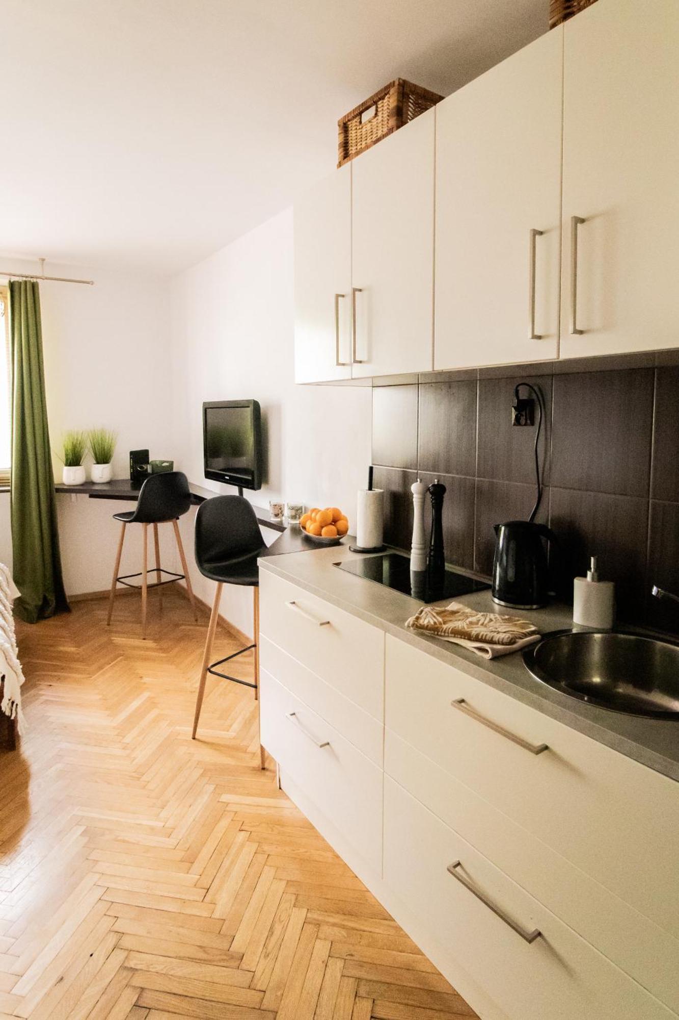 ורשה Piotrapartments - Daleka Cozy Train&Airport Apartment מראה חיצוני תמונה
